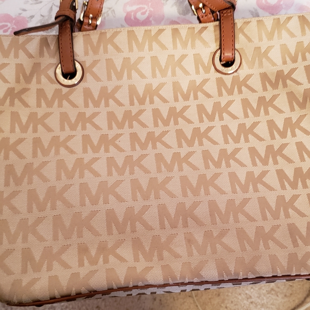 Michael Kors*SOLD* - Picture 9 of 9